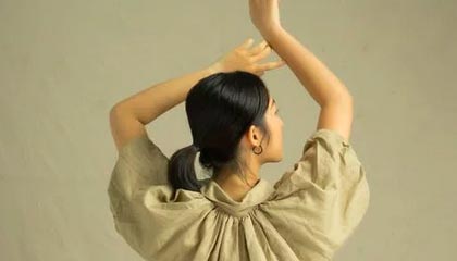 开云官网-友谊赛变友尽赛？伊沃比战约旦上演WWE动作引发两队激烈冲突